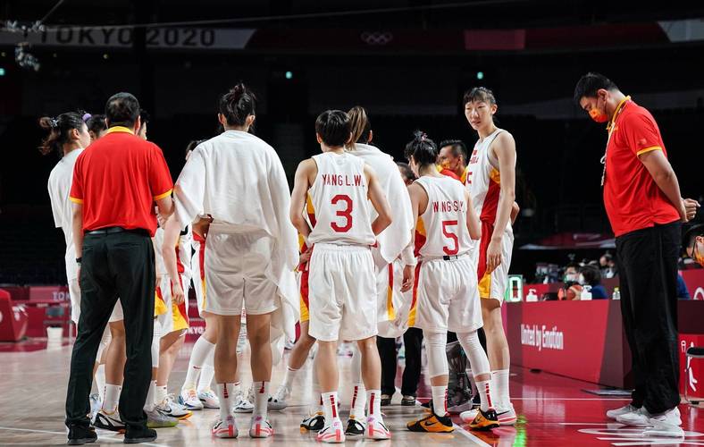 正在直播中国女篮比赛
